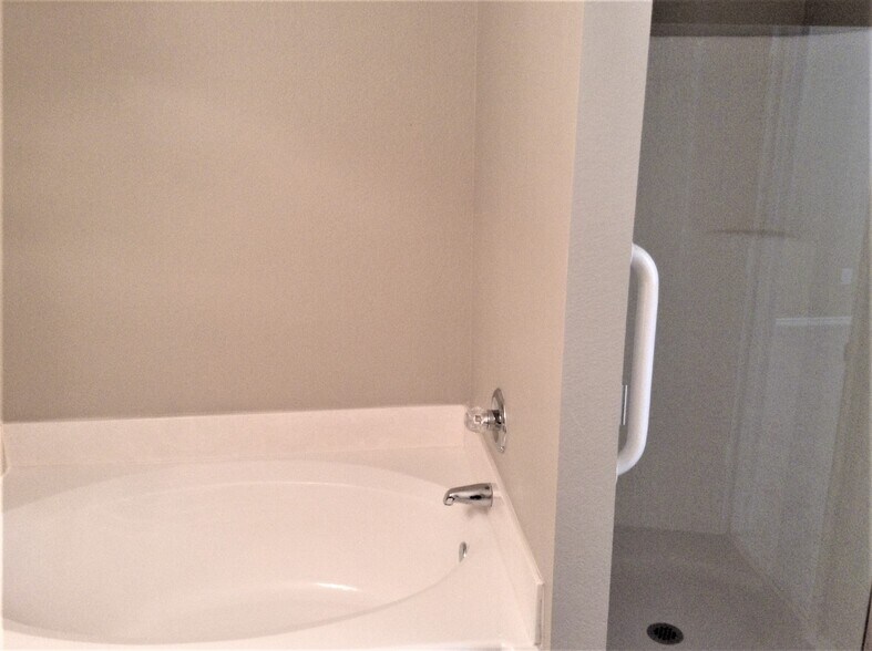 Building Photo - 308 Lake Travis Dr