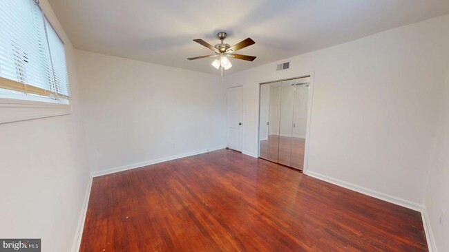Building Photo - 6511 Enfield Dr