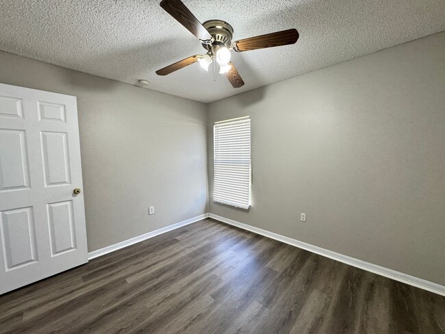 Building Photo - Split Floor plan 3/2 in Poinciana