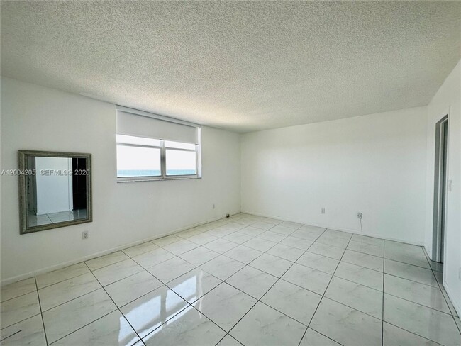 Building Photo - 1501 S Ocean Dr