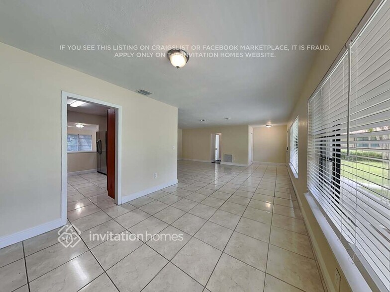 Building Photo - 6221 SW 62nd Terrace