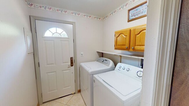 Building Photo - 539 E Rahn Rd