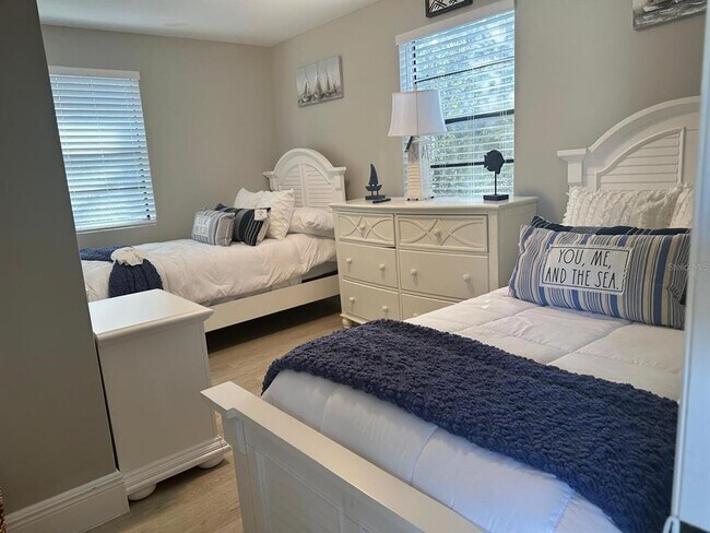 Building Photo - 244 Lexington Dr