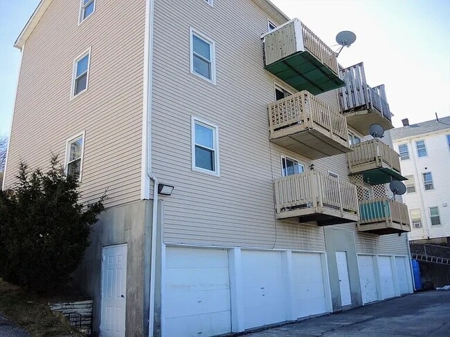 Building Photo - 172 Perry Ave