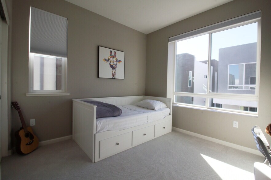 Building Photo - 164 Agustin Narvaez St