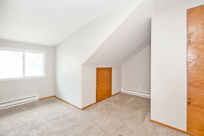 Building Photo - 4 BED 1 BATH BEAUTIFUL SINGLE FAMILY HOME ...