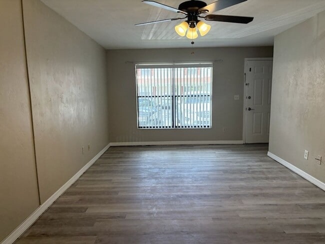 Building Photo - 2/1.5 Townhome in Port Orange