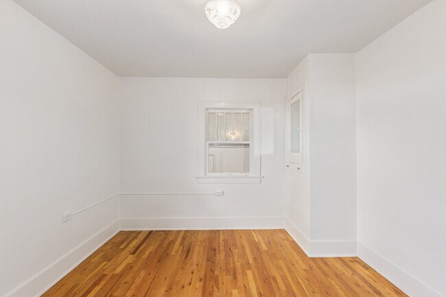 Building Photo - Great two bed two bath bungalow for rent i...