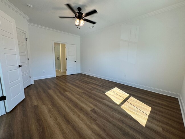 Building Photo - NEW 3/2.5 Gaited Townhouse in Downtown Rom...