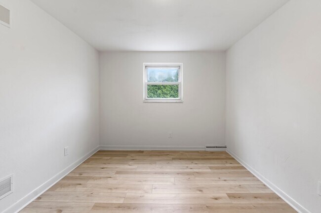 Building Photo - AVAILABLE NOW!! Fully RENOVATED 3 bedroom TOWNHOME in WEST MIFFLIN! COME CHECK IT OUT!