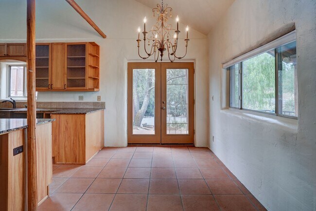 Building Photo - Just reduced! 2 Bedroom plus Office in Mai...
