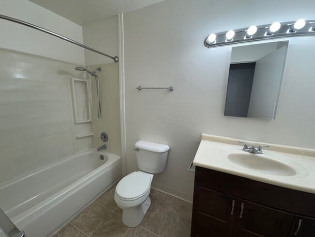 Building Photo - Fully Remodeled 4 Bedroom House Available ...