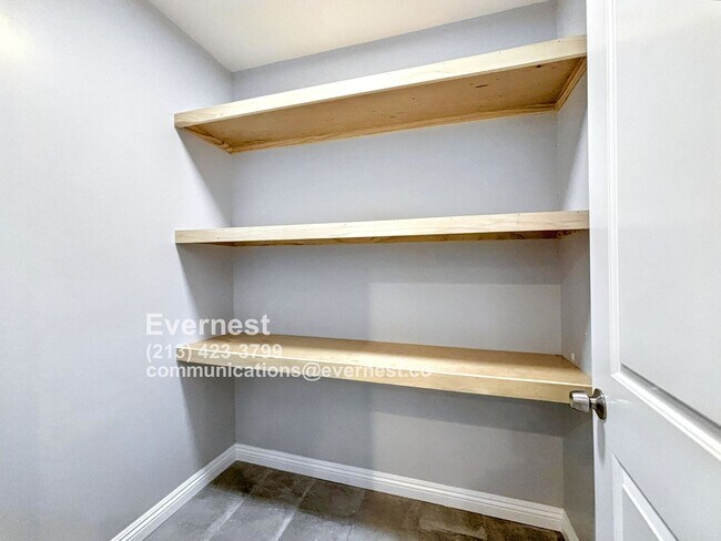 Building Photo - Introducing a modern 2-bedroom, 2-bathroom...