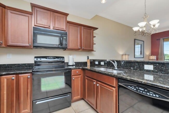 Building Photo - 13941 Clubhouse Dr