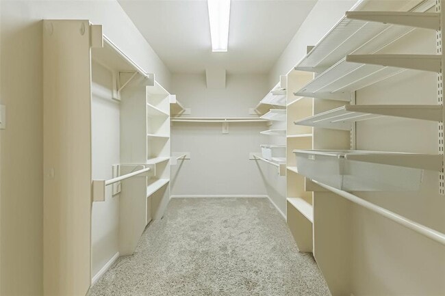 Building Photo - 12935 Bedford Falls Dr