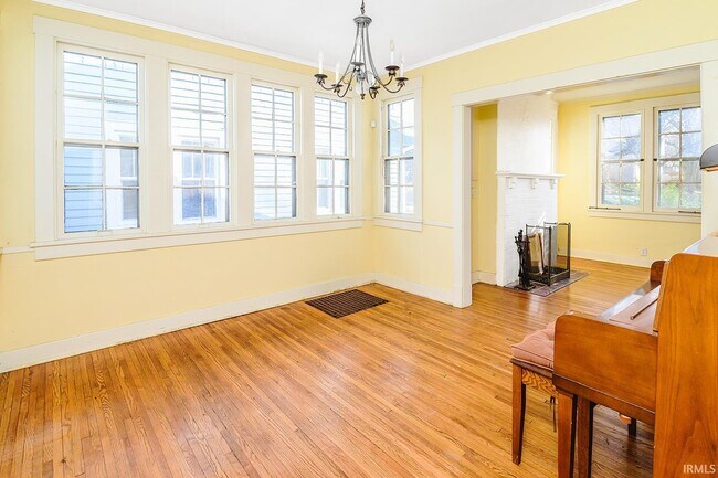 Building Photo - 720 S Park Ave