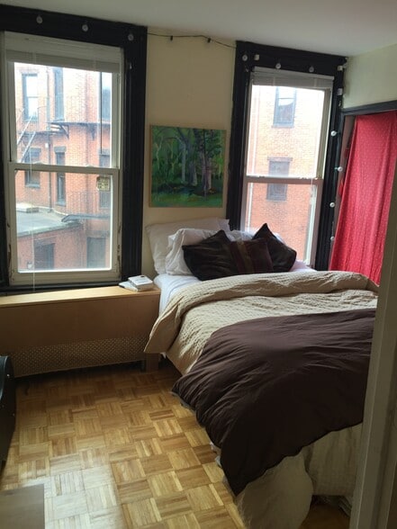 Bedroom - 10 Wigglesworth St