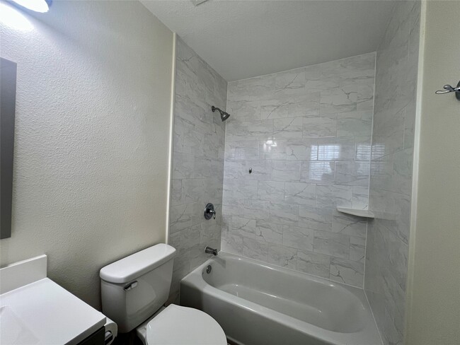 Building Photo - 10670 Norton Dr