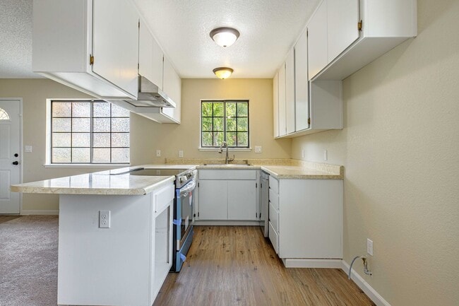Building Photo - 3 bed 2 bath home for RENT in Modesto by Highway 99 and Costco!