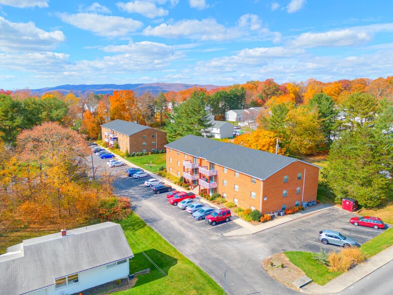 Interior Photo - 1711 Apartments