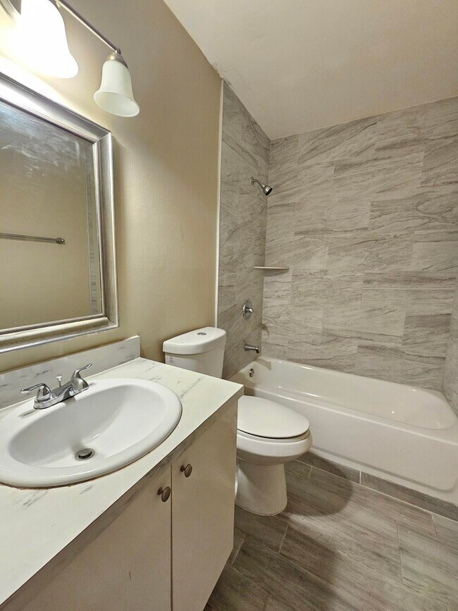 Building Photo - 4859 Orleans Ct
