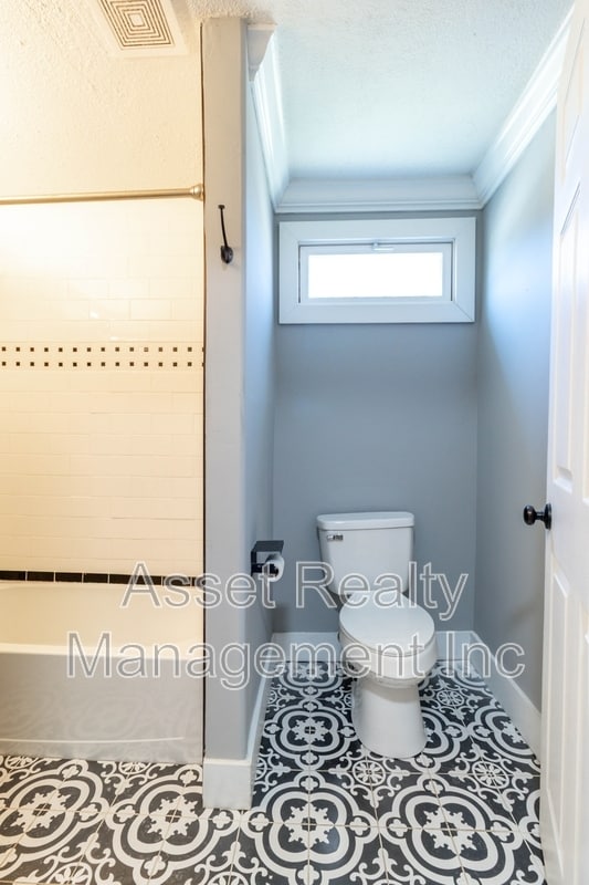 Building Photo - 1900 Edgewood Ave