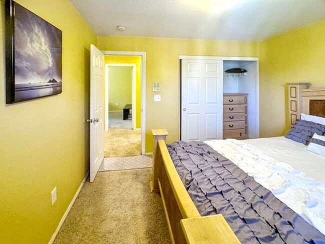 Building Photo - Welcome to your new home in North Las Vega...