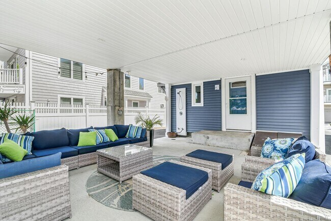 Covered outdoor living space - 11 Waterbury Ave