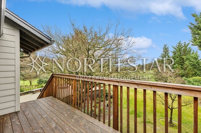 Building Photo - Escape to the Country, Spacious Contemporary in Wilsonville