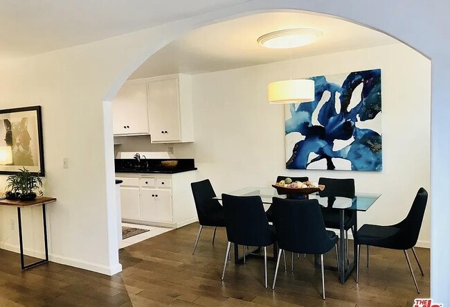 Building Photo - 1045 Kings Rd