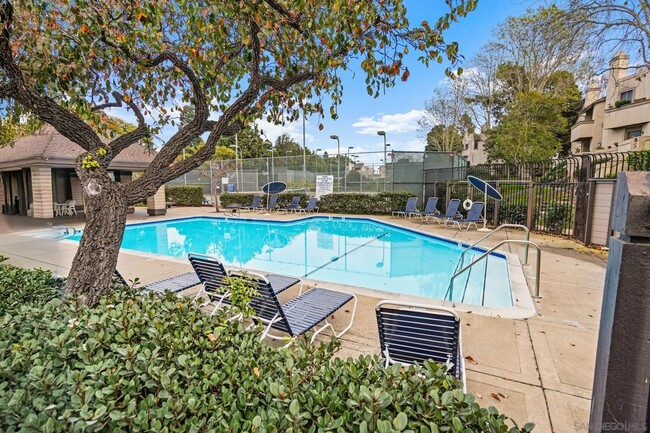 Building Photo - Upgraded 1 Bedroom, 1 Bath Townhome in Pri...