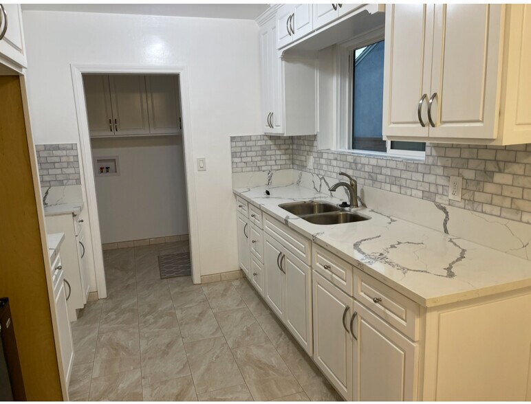 Building Photo - 9517 Kauffman Ave