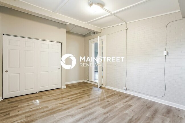 Building Photo - 6910 Woodhurst Dr