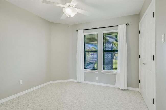 Building Photo - 106 Agarita Dr