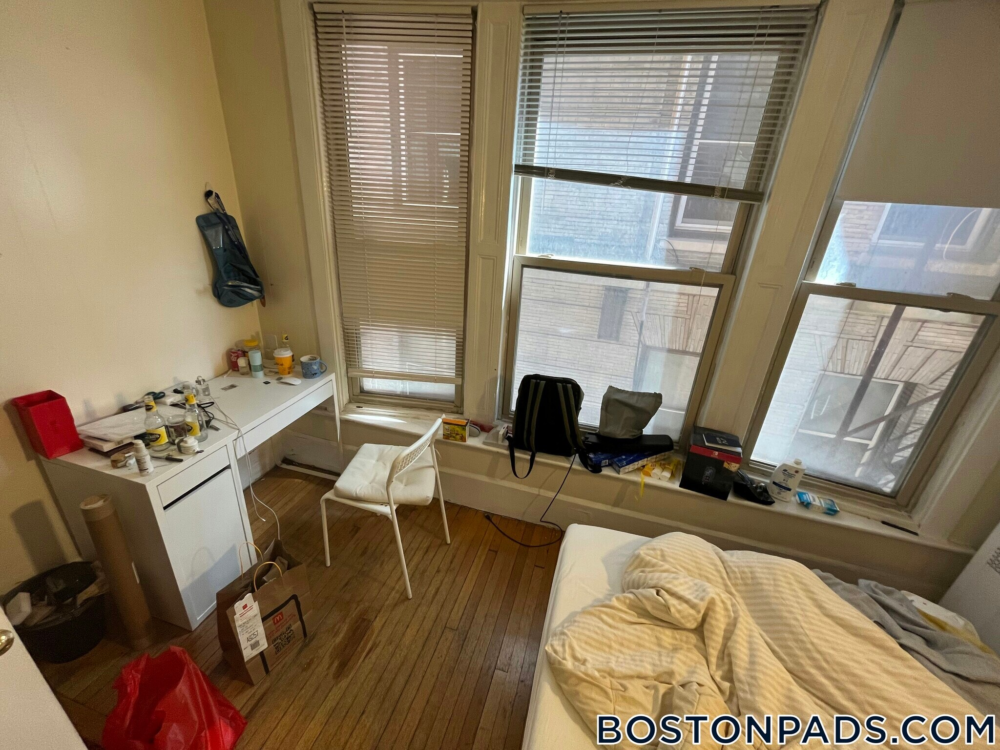 Building Photo - 879 Beacon St