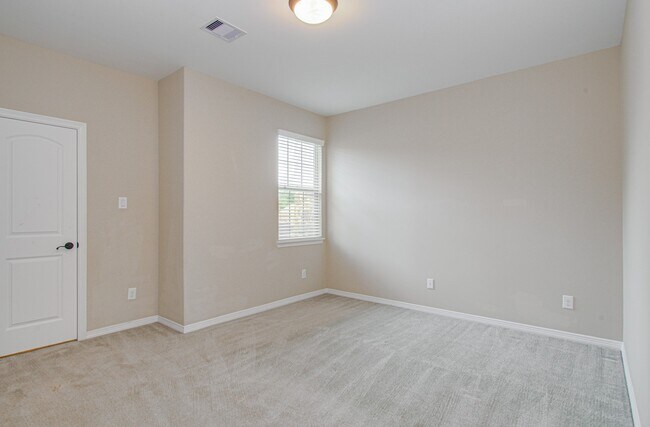 Building Photo - 5711 Avon Landing Ln