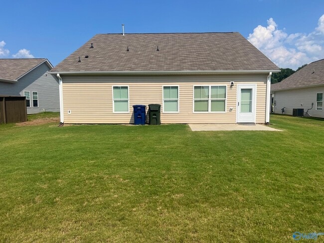 Building Photo - 212 Fairbrook Dr