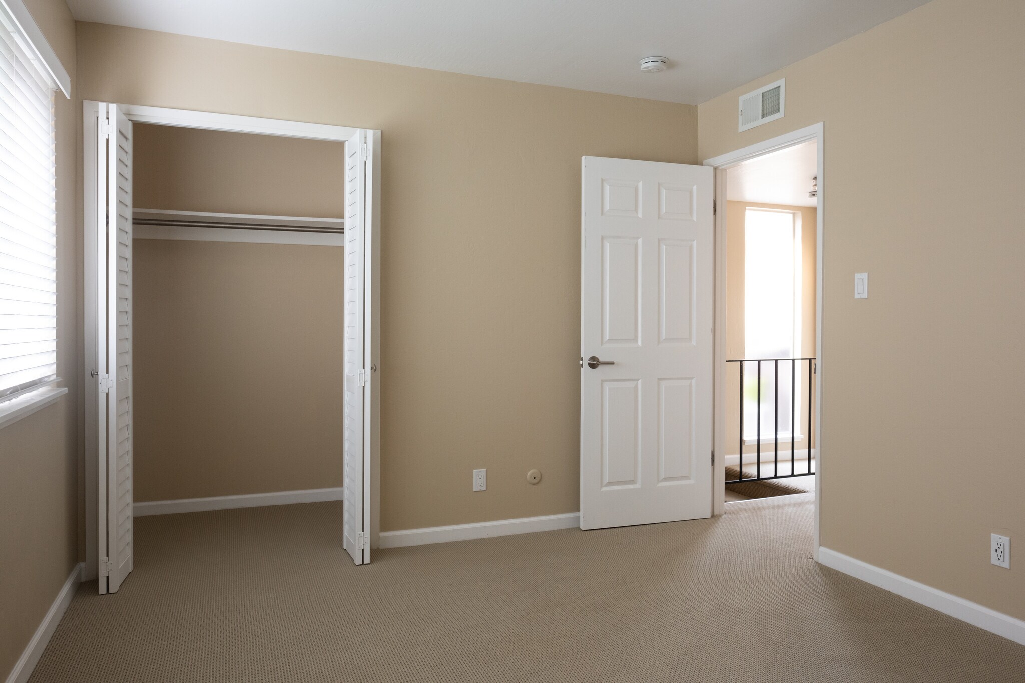 Bedroom 1 - 2525 Sir Francis Drake Blvd