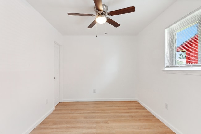 Building Photo - 304 Deacon St