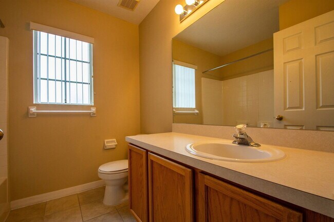 Building Photo - 421 Lockbreeze Dr