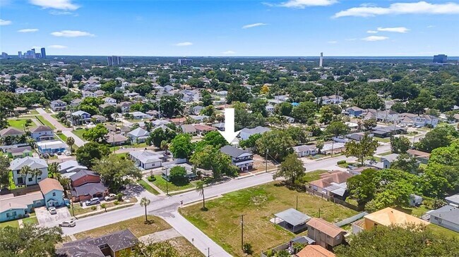 Building Photo - 2610 W Cypress St