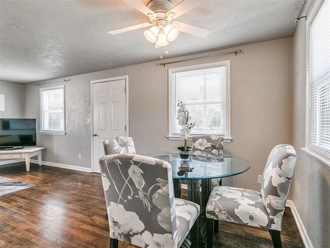 Building Photo - 203 E Brooks St