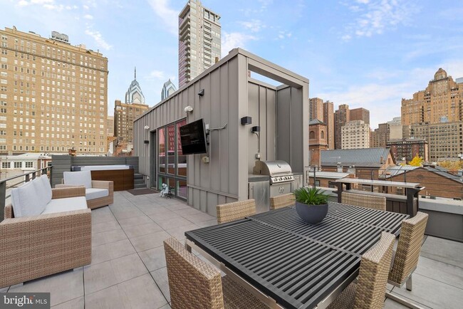 Building Photo - 1727 Delancey Pl
