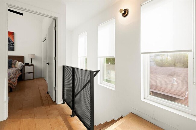 Building Photo - 902 Garden Villa Ct