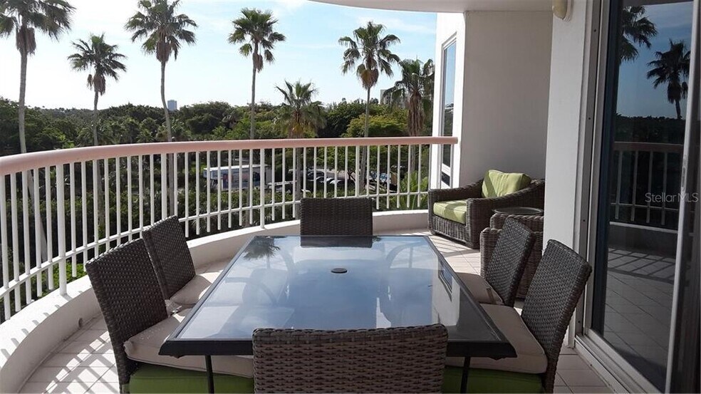 Building Photo - 455 Longboat Club Rd