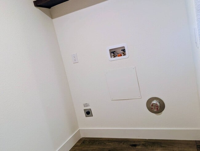 Building Photo - 400 Sulphur Bank Dr