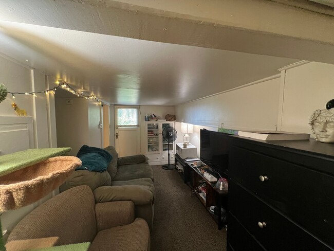Building Photo - Studio apartment near WWU!