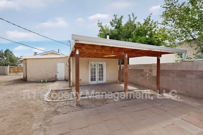 Building Photo - 823 San Lorenzo Ave NW