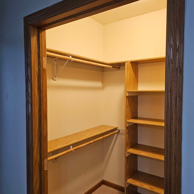 Building Photo - 16925 Stonewall Dr