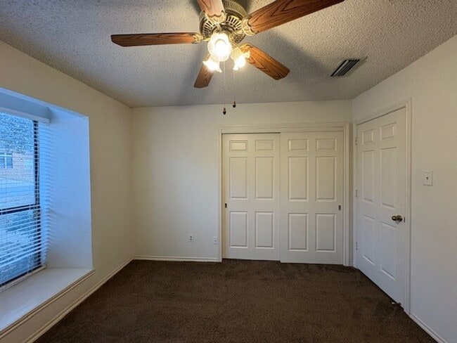 Building Photo - Beautiful North Arlington Townhome